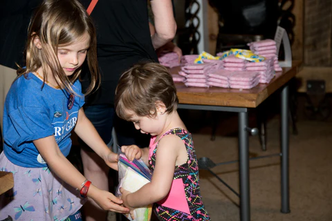 period-project-media-gallery-volunteers-5_480x480