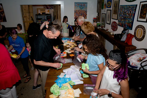 period-project-media-gallery-volunteers-8_480x480