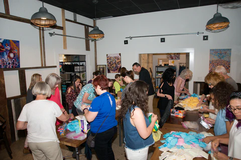 period-project-media-gallery-volunteers-9_480x480